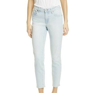 Trave Light Wash Cropped Jeans Low Rise Slim Fit Size 26 Blue Denim